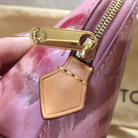 Louis Vuitton Cosmetic Pouch In Rose Velours Ikat - Picture 2 of 8